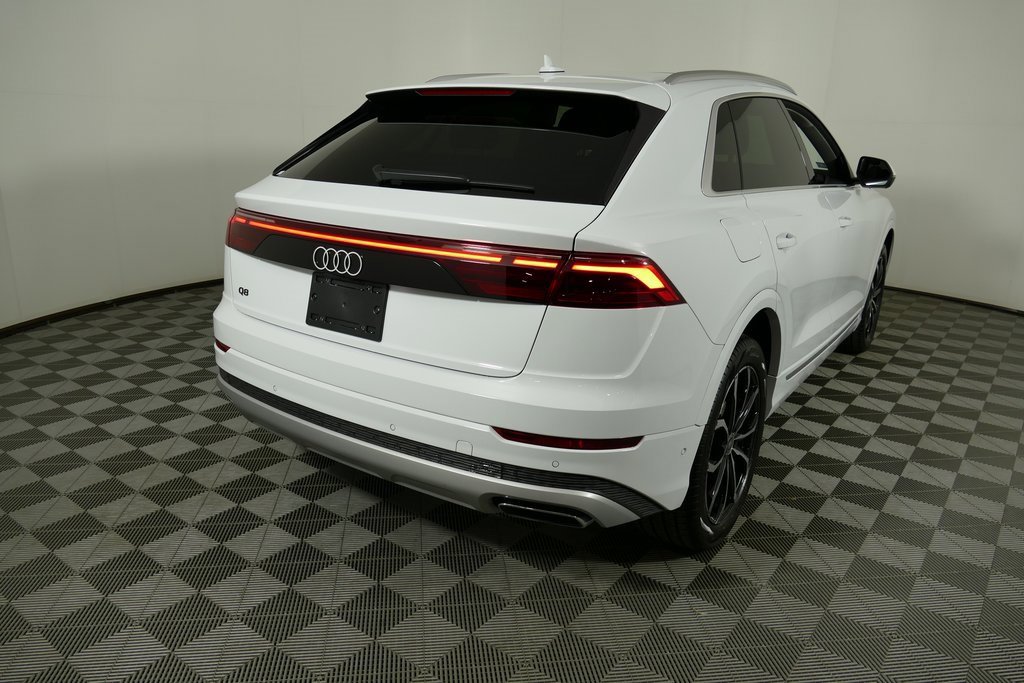 Used 2024 Audi Q8 Premium image 3