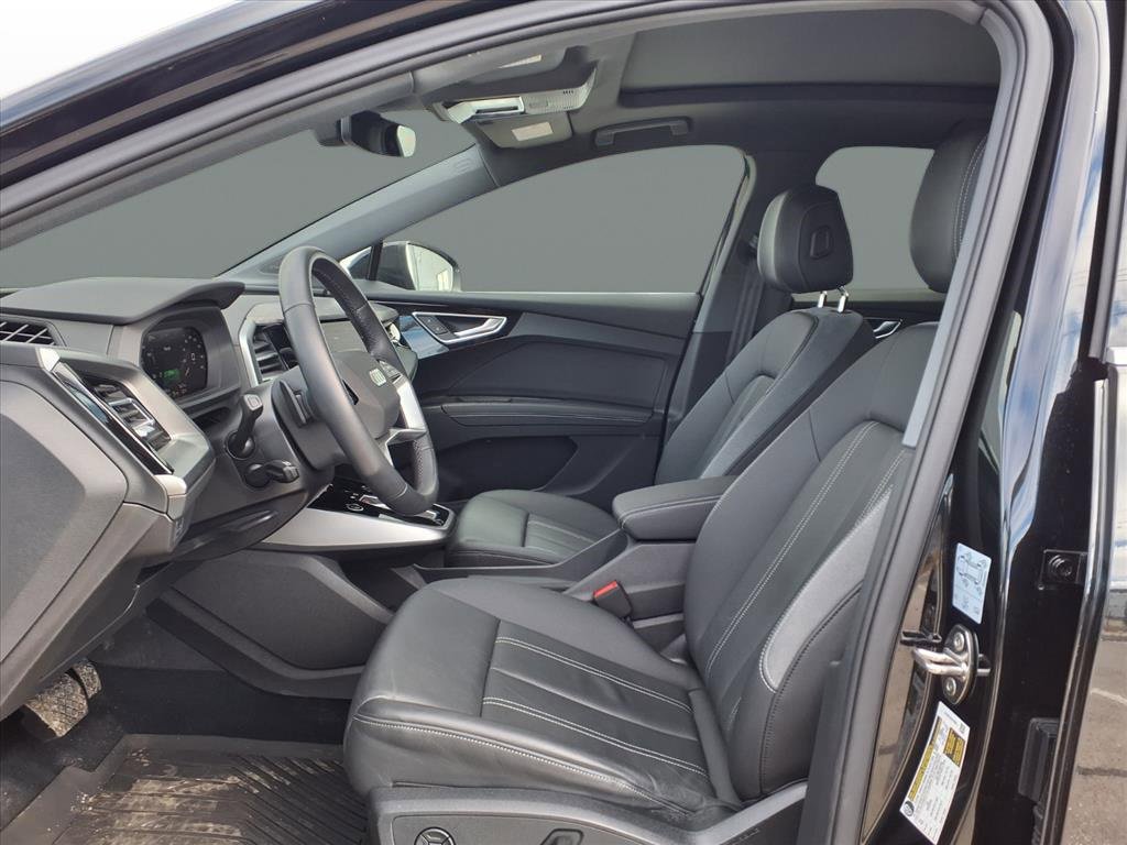 Used 2022 Audi Q4 e-tron Premium Plus w/ Premium Plus image 8