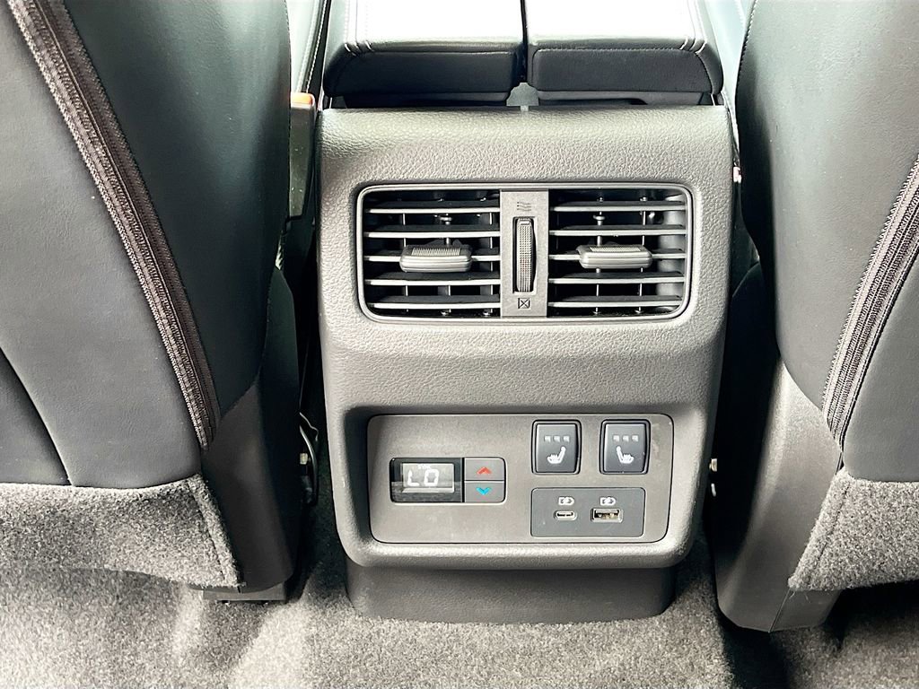 Used 2023 Nissan Rogue Platinum w/ Platinum Premium Package FWD image 32