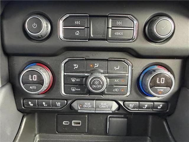 Used 2023 Chevrolet Suburban Premier AWD/4WD image 36