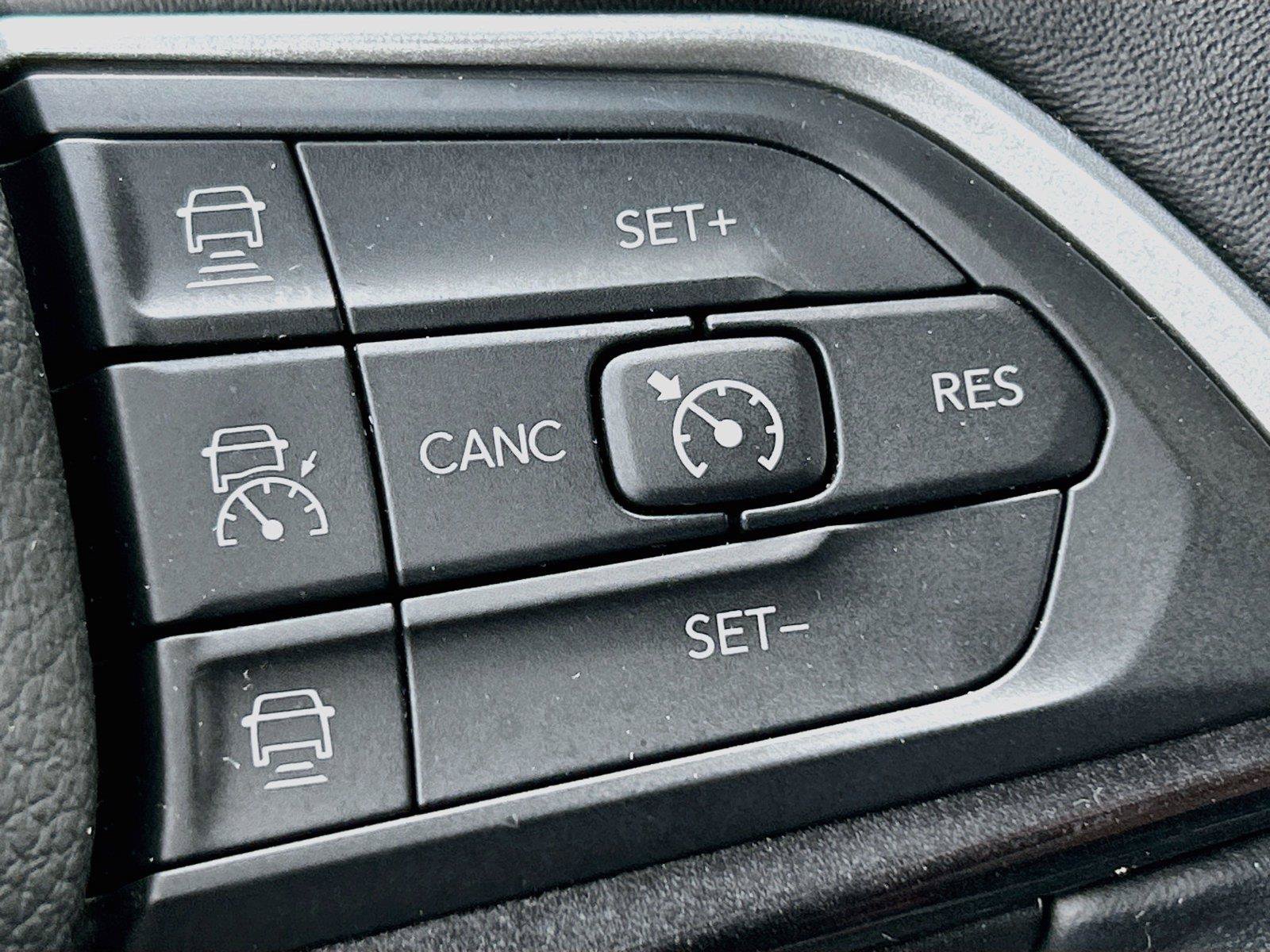 Used 2022 Jeep Grand Cherokee L Laredo w/ Luxury Tech Group I AWD/4WD image 38