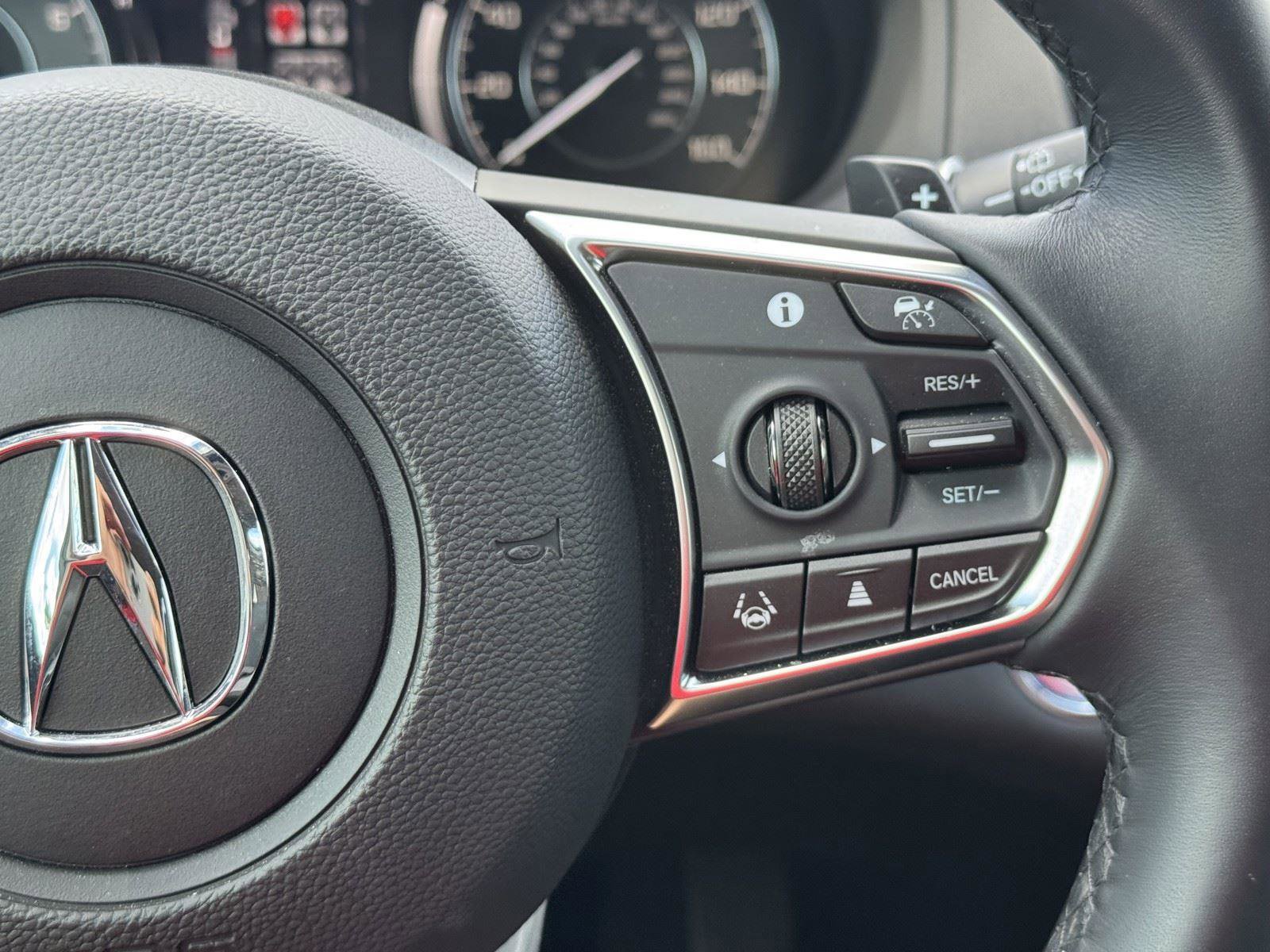 Used 2024 Acura RDX SH-AWD image 13