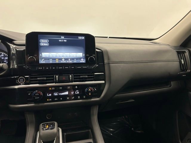 Certified 2024 Nissan Pathfinder SL image 34