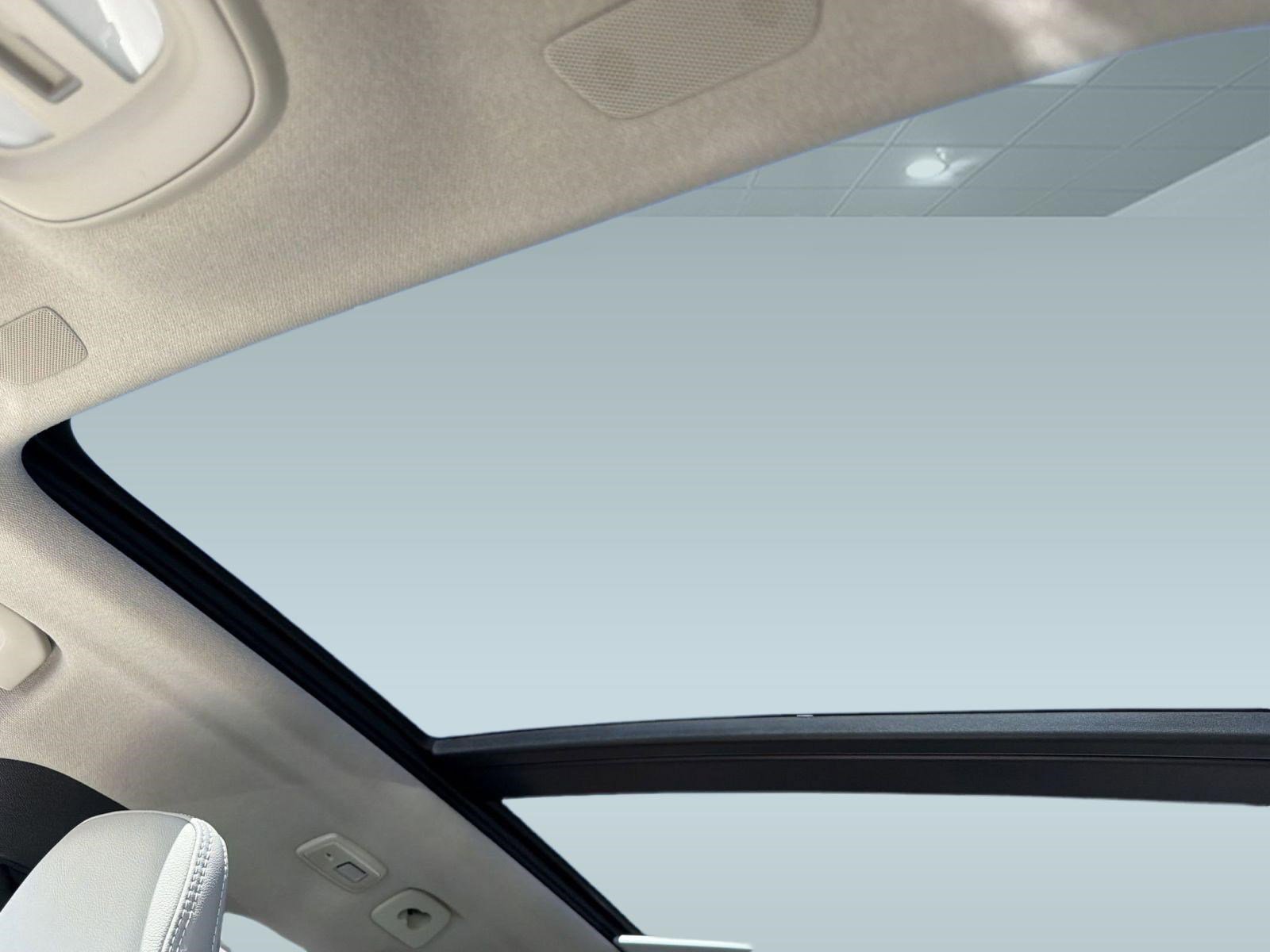 Used 2024 Volvo XC40 B5 Plus w/ Protection Package Premier image 15