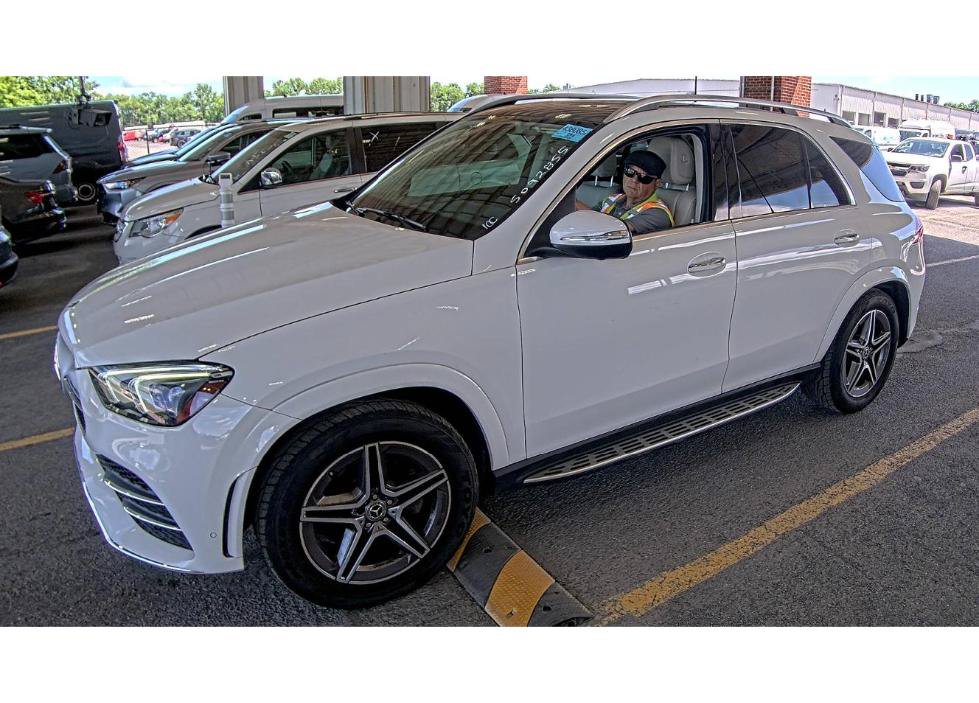 Used 2022 Mercedes-Benz GLE 350 4MATIC w/ AMG Line Exterior image 3