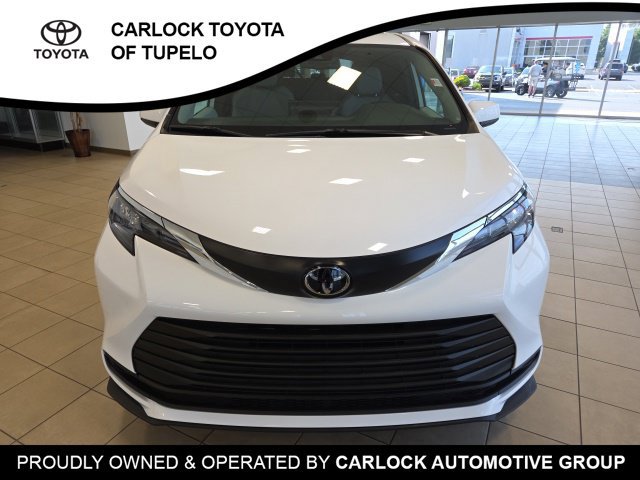 Used 2026 Toyota Sienna LE FWD image 6