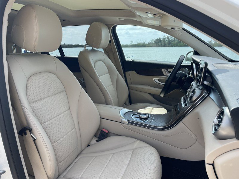 Used 2019 Mercedes-Benz GLC 350e 4MATIC w/ Premium Package image 7