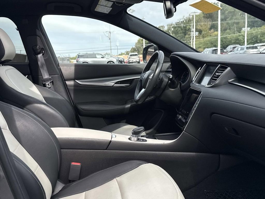 Certified 2023 INFINITI QX55 Luxe w/ Cargo Package image 19