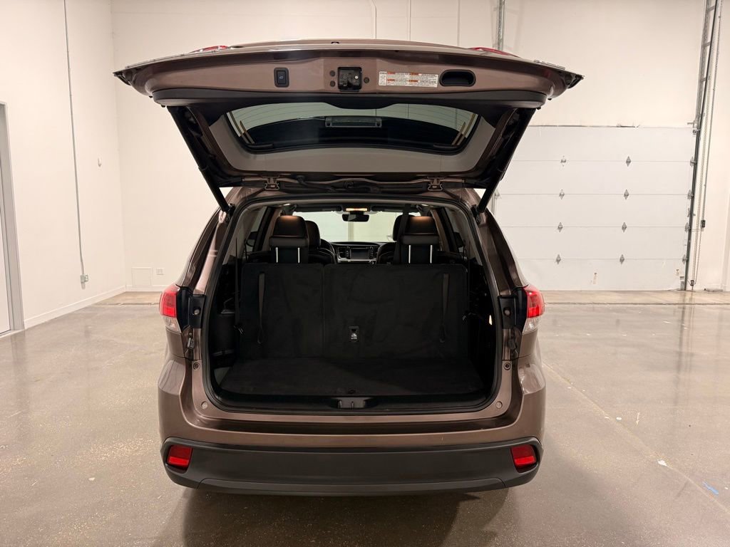 Used 2018 Toyota Highlander XLE image 9