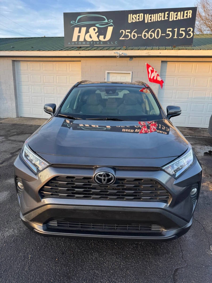 Used 2021 Toyota RAV4 XLE w/ Convenience Package image 1