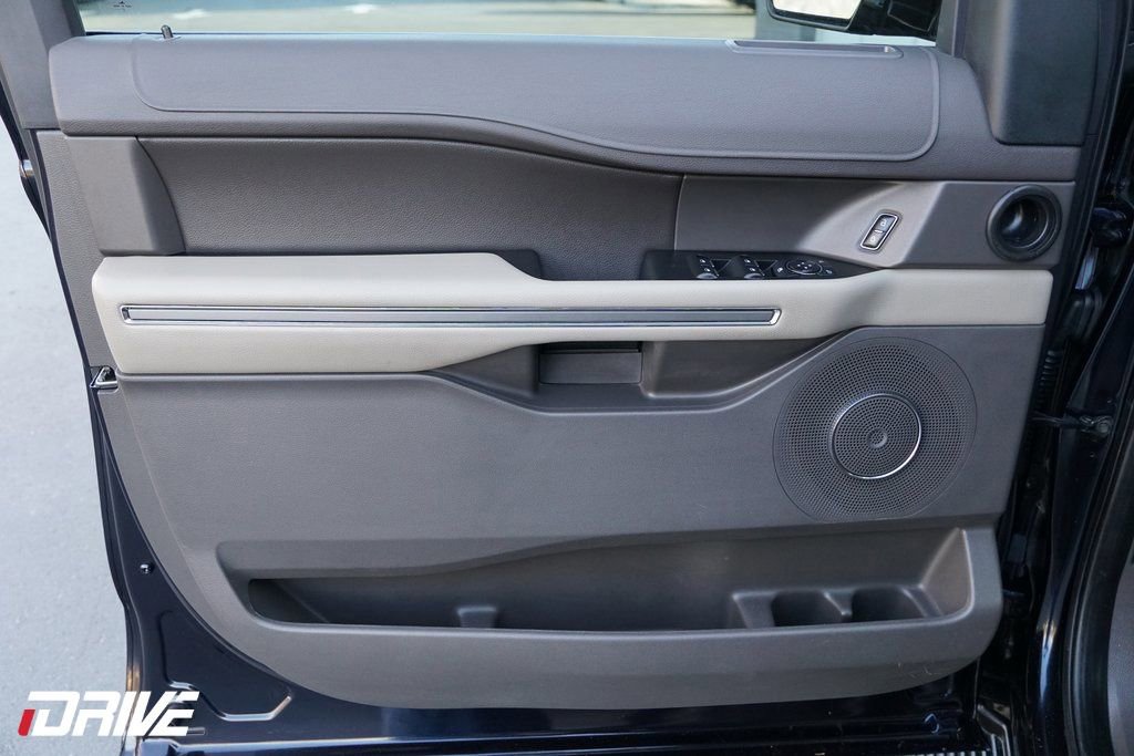 Used 2021 Ford Expedition XLT image 16