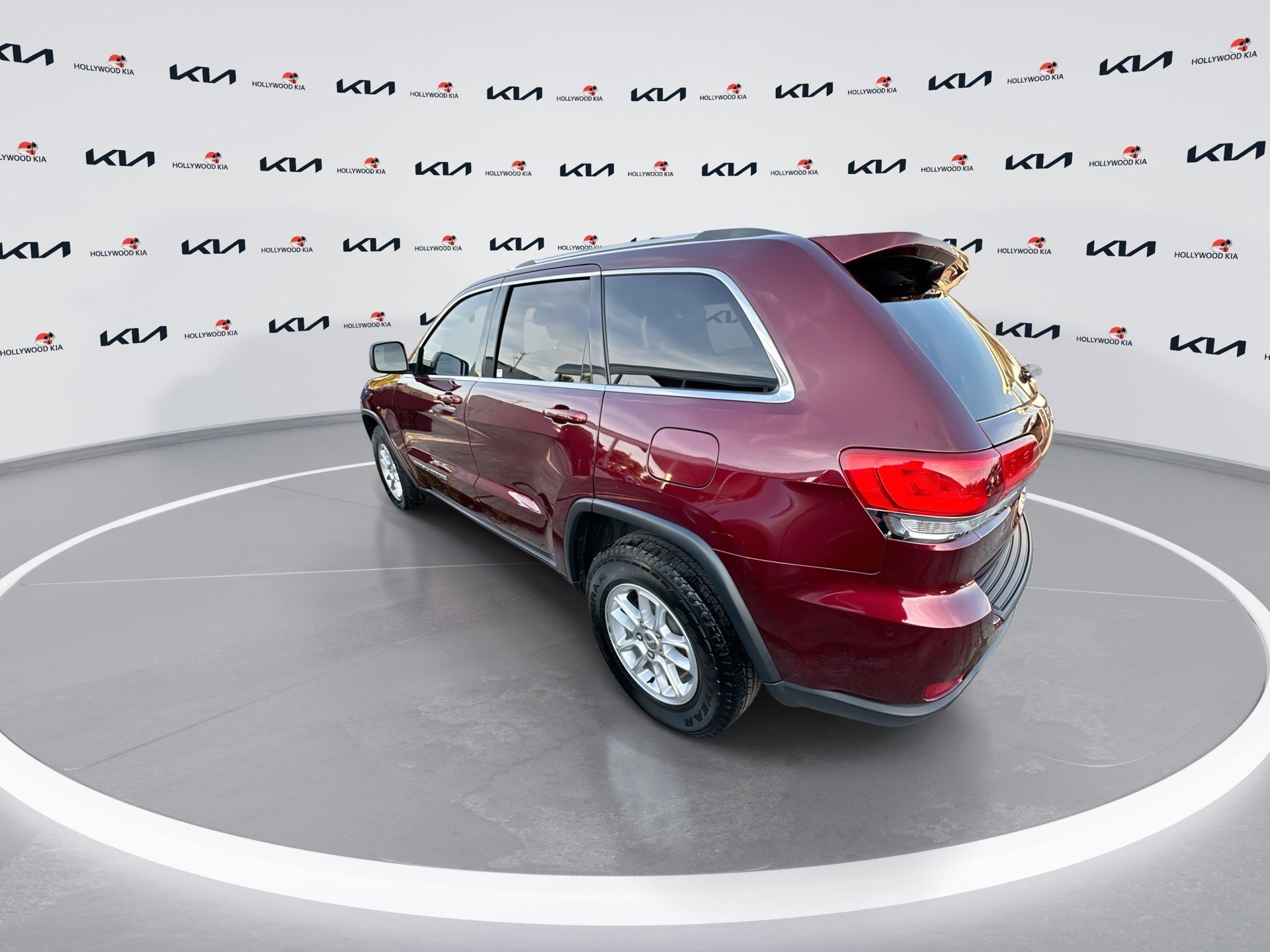 Used 2019 Jeep Grand Cherokee Laredo image 6