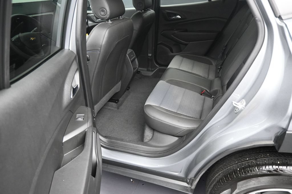 Used 2025 Chevrolet Trax LT FWD image 11