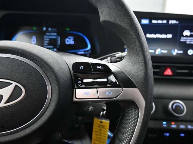 Used 2025 Hyundai Elantra SE image 15