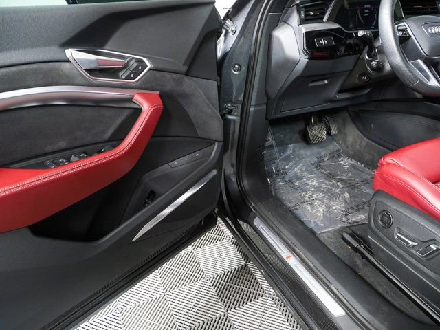 Certified 2023 Audi e-tron S Premium Plus w/ Black Optic Package AWD/4WD image 8