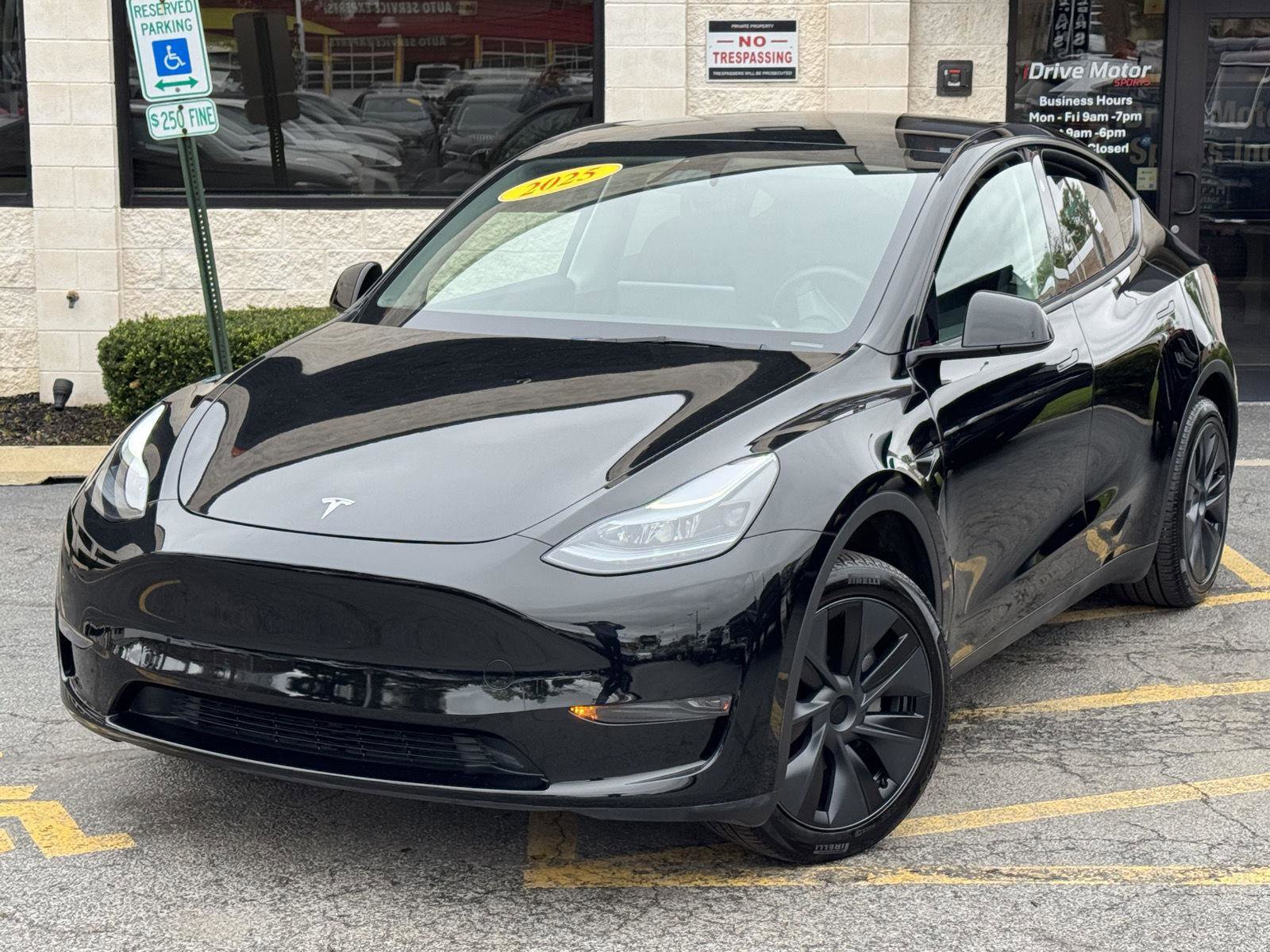 Used 2025 Tesla Model Y Long Range RWD image 2