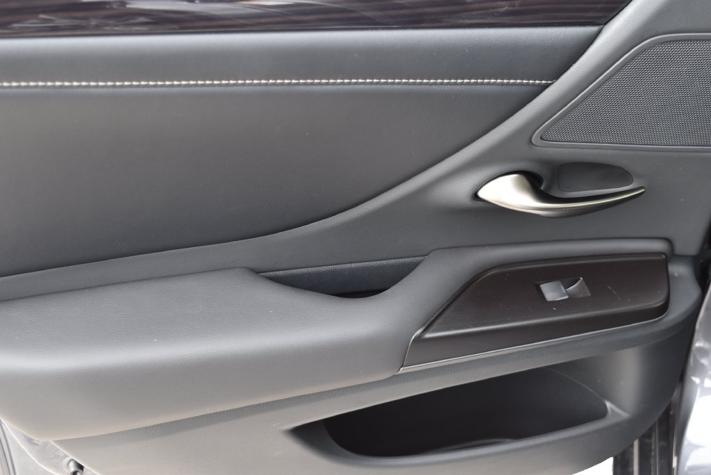 Used 2019 Lexus ES 350 w/ Premium Package FWD image 10