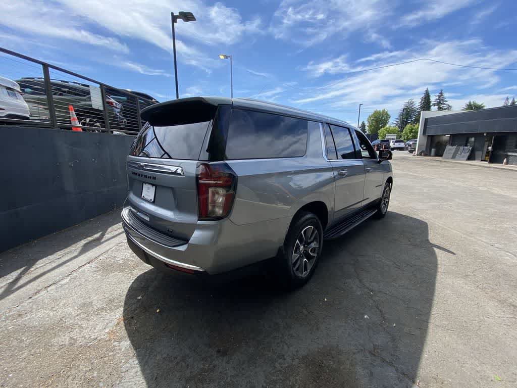Used 2024 Chevrolet Suburban LT w/ LT Signature Package AWD/4WD image 6