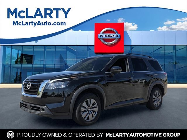Used 2025 Nissan Pathfinder SV FWD image 1