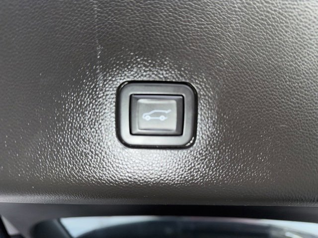 Used 2020 Chevrolet Traverse LT w/ LT Premium Package image 9