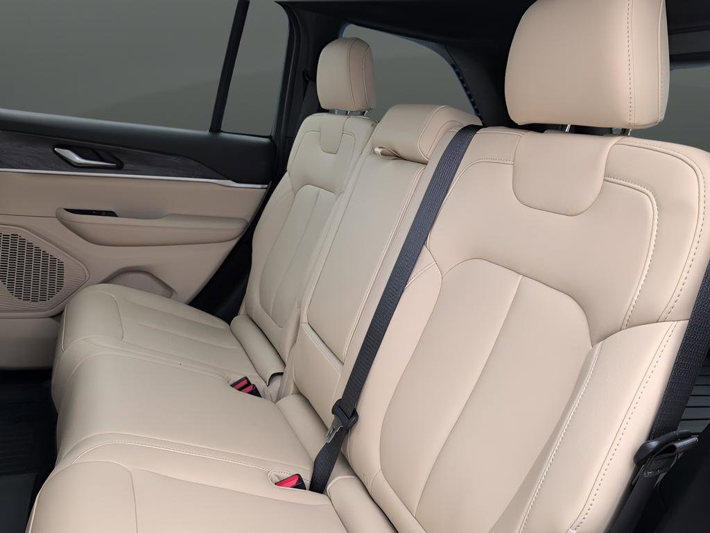 Used 2023 Jeep Grand Cherokee Limited image 14