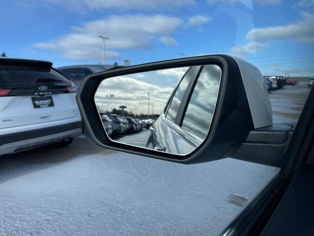 Used 2024 Chevrolet Equinox LT image 38