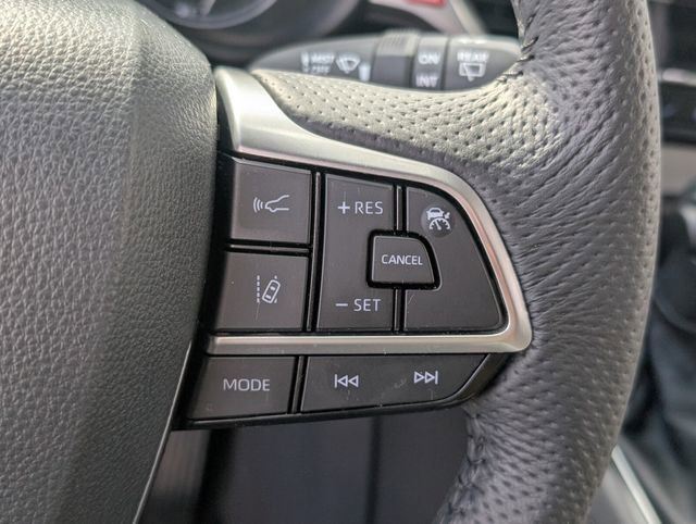 Used 2024 Toyota Sienna Limited image 31