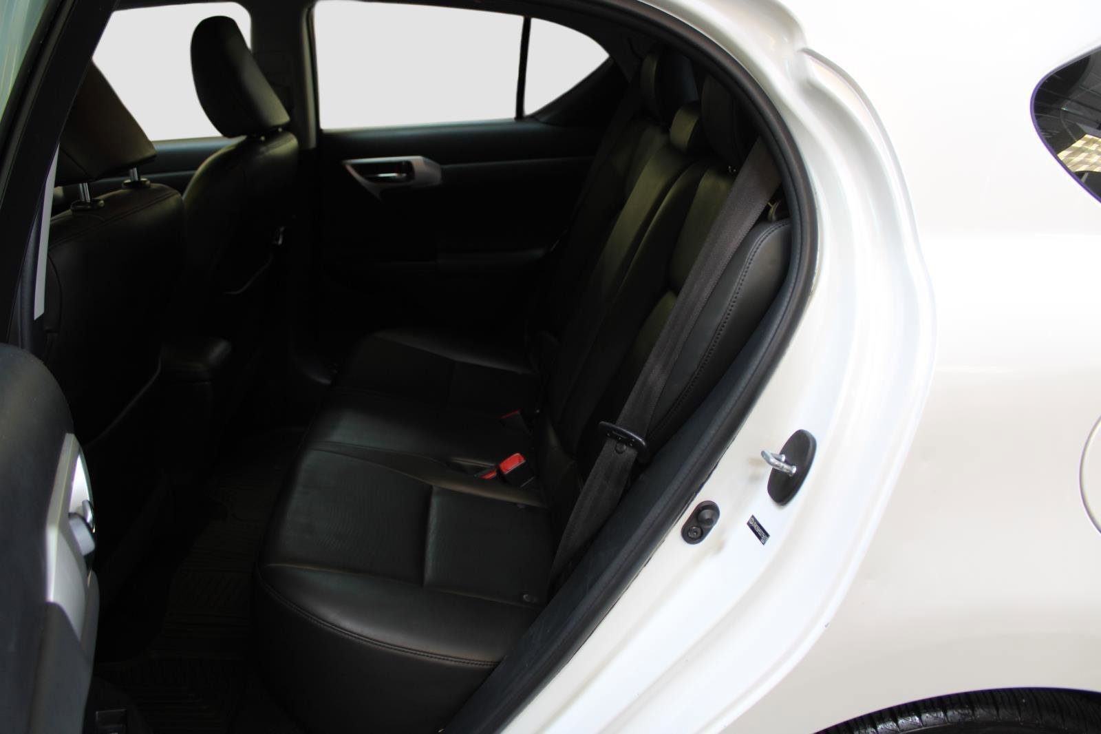Used 2013 Lexus CT 200h w/ Premium Pkg w/Backup Camera image 30