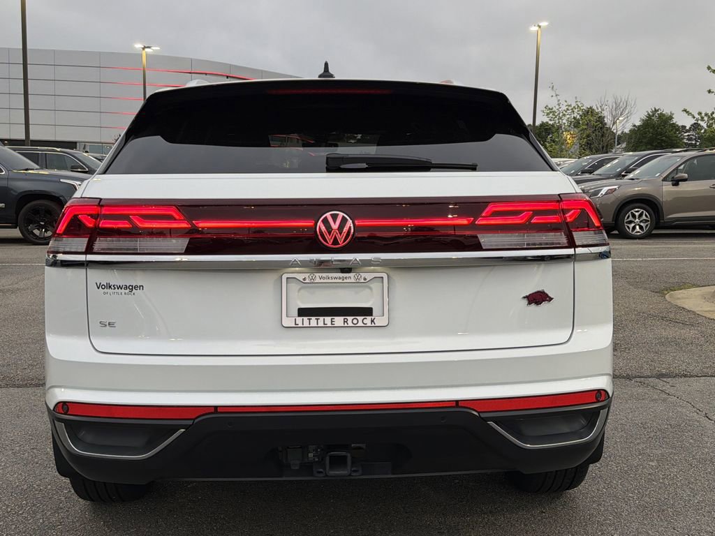 Used 2024 Volkswagen Atlas Cross Sport SE FWD image 4
