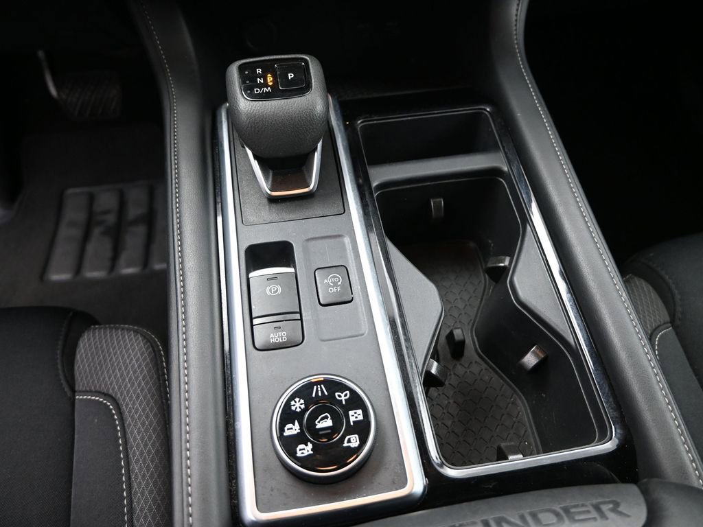 Used 2025 Nissan Pathfinder SV image 11