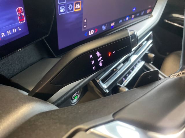 Used 2025 Chevrolet Traverse LT FWD image 29