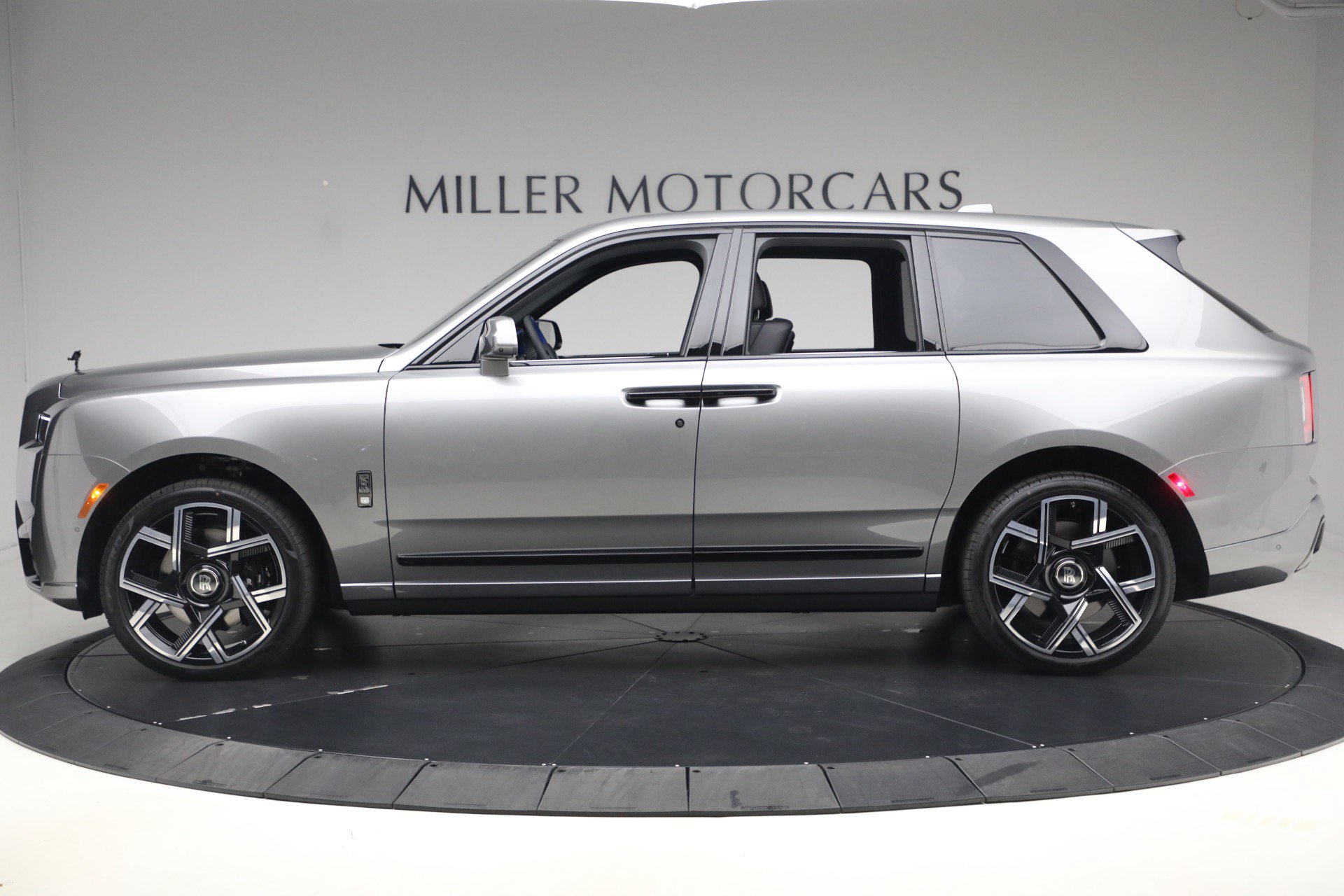 New 2027 Rolls-Royce Cullinan Black Badge AWD/4WD image 3