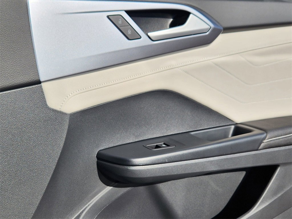 New 2026 Volkswagen Taos SEL image 21