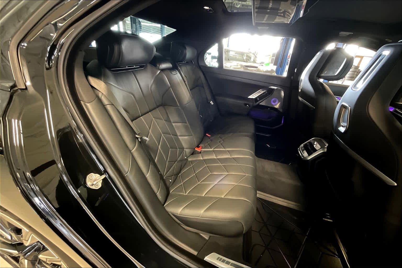 Used 2023 BMW i7 xDrive60 w/ Executive Package 2 image 18