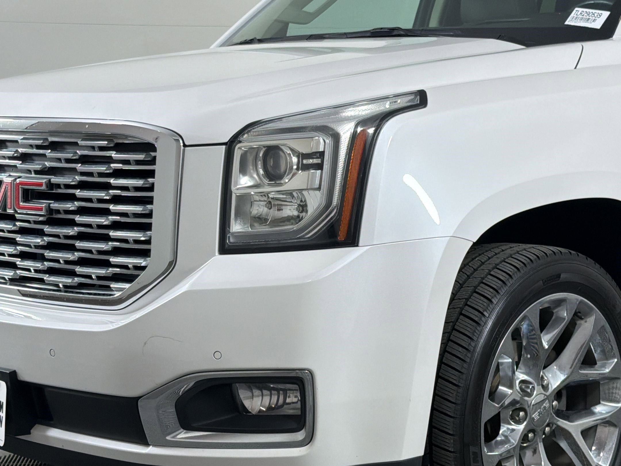 Used 2020 GMC Yukon Denali w/ Denali Premium Package RWD image 10