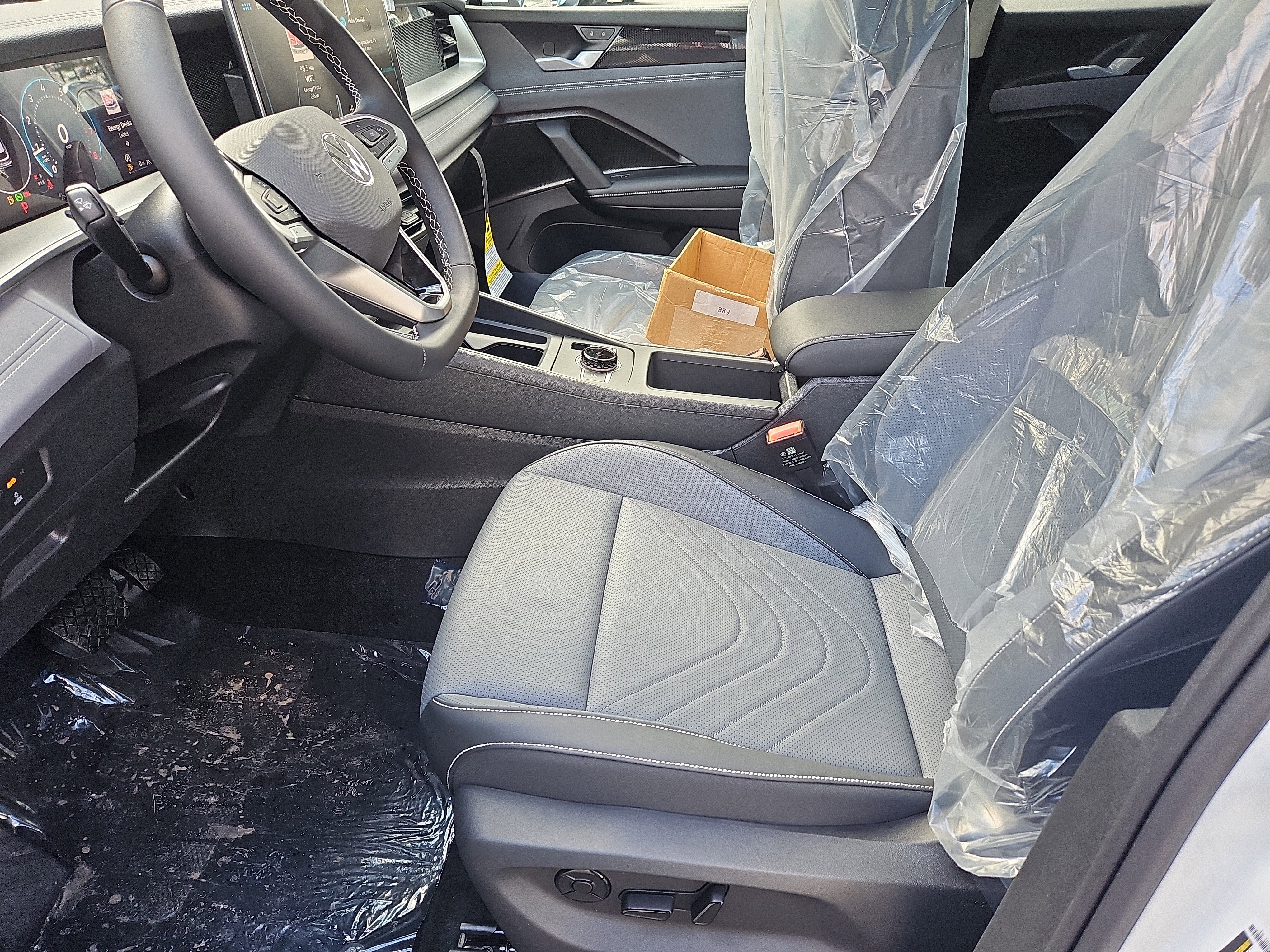 New 2026 Volkswagen Tiguan SE image 18