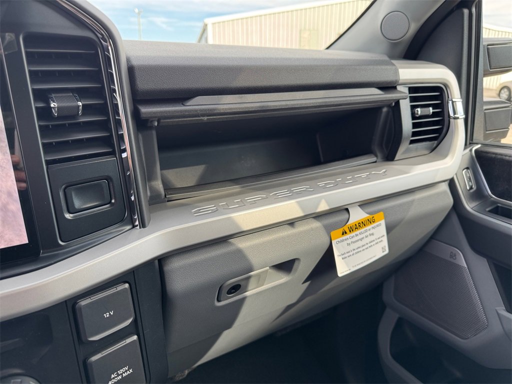 New 2025 Ford F250 XLT w/ Black Appearance Package image 22