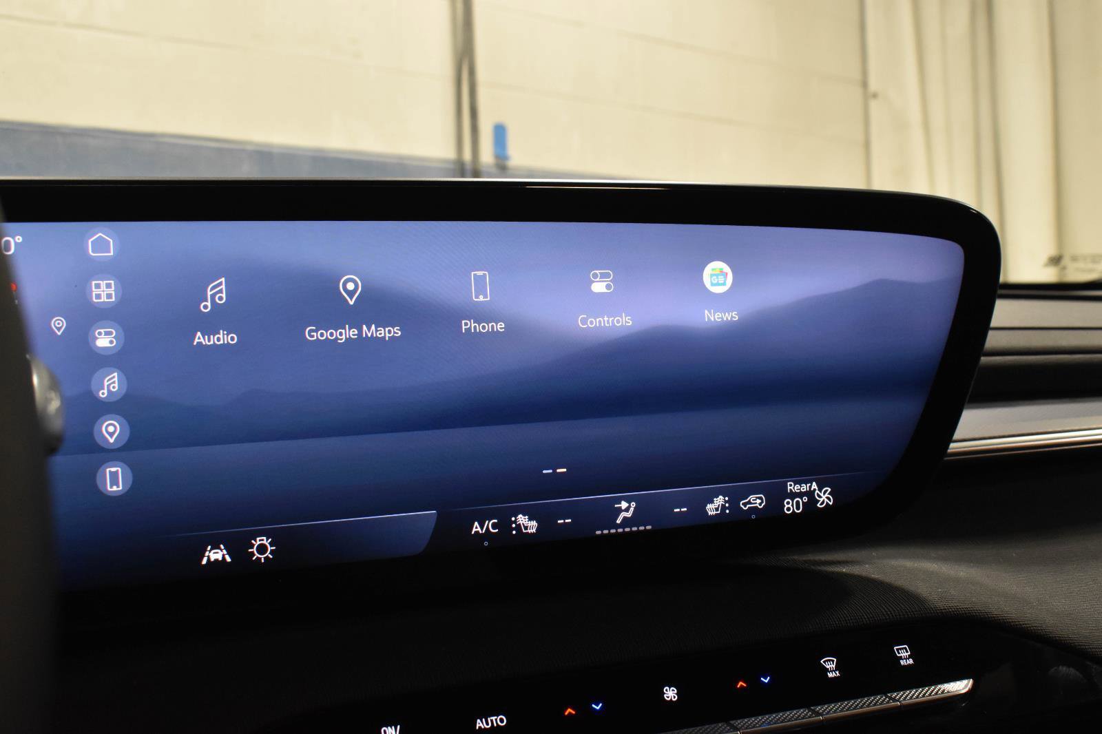 Used 2025 Buick Enclave Sport Touring FWD image 19
