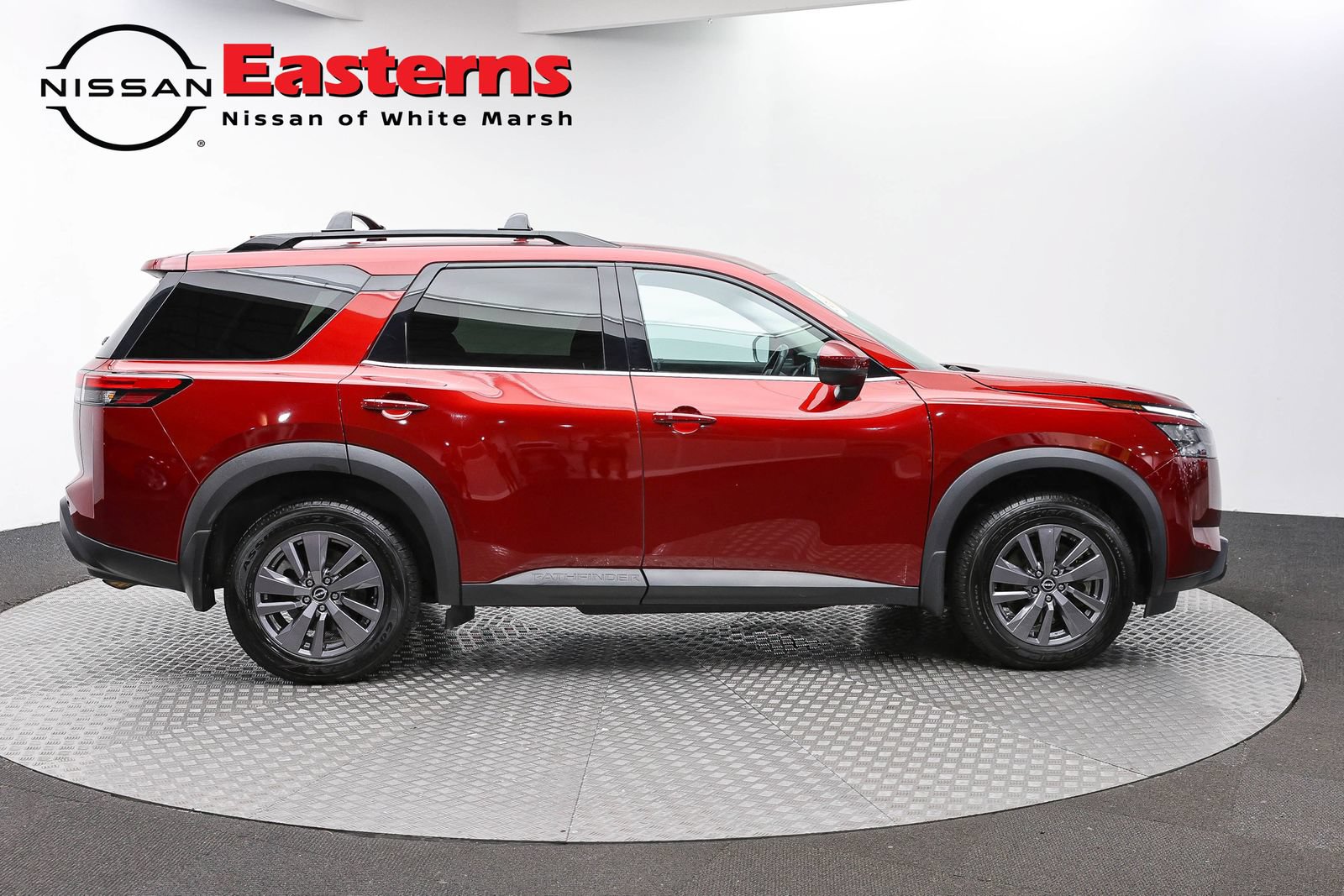 Used 2023 Nissan Pathfinder SV AWD/4WD image 3