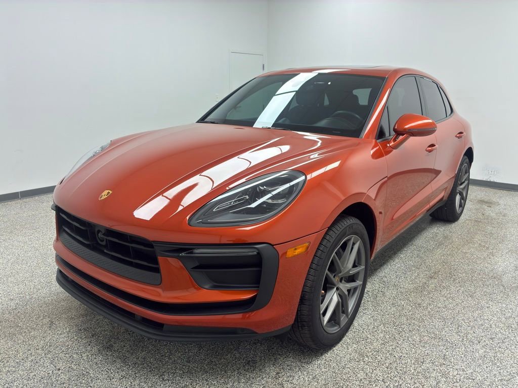 Used 2023 Porsche Macan w/ Premium Package Plus image 4
