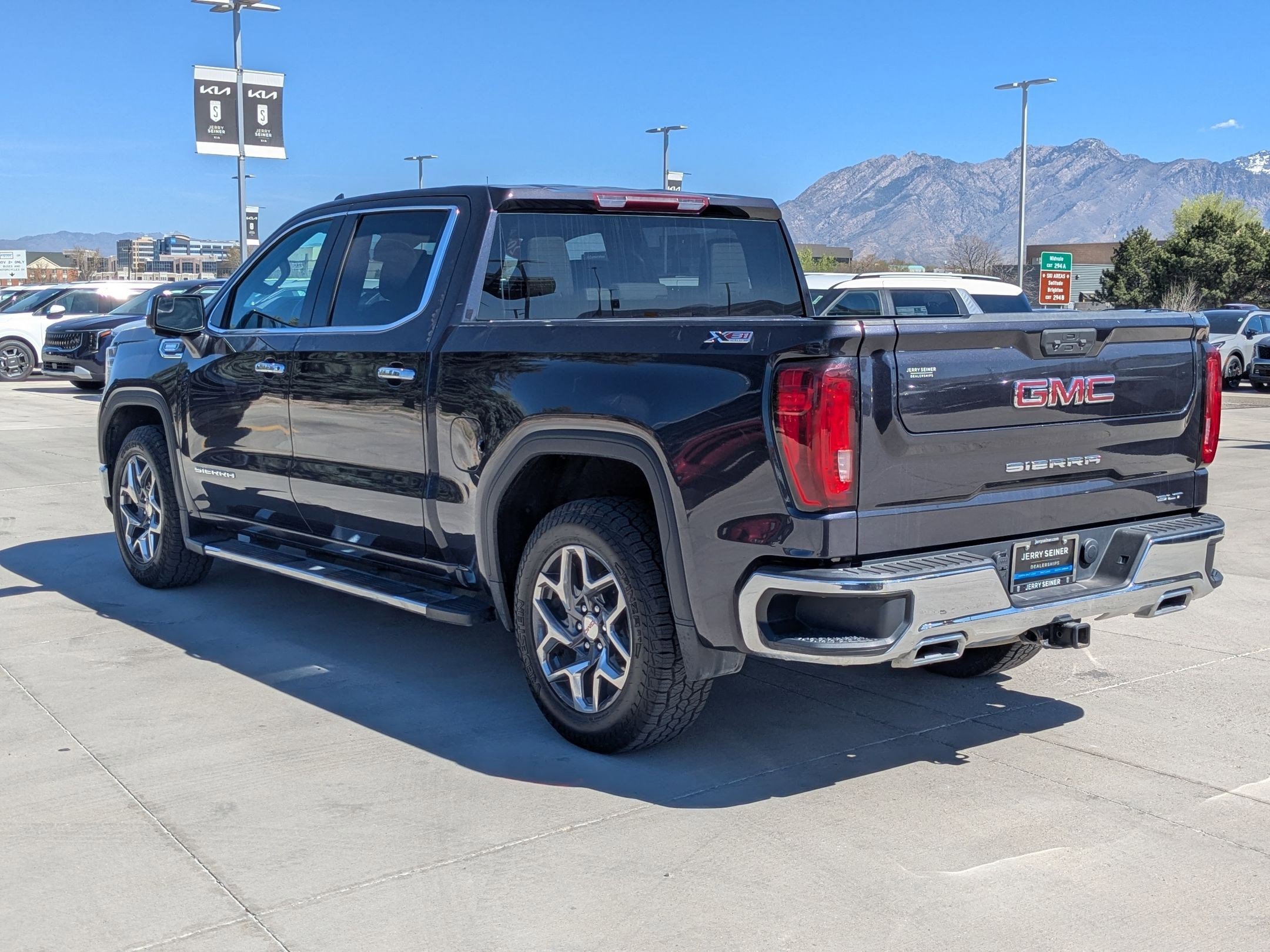 Used 2022 GMC Sierra 1500 SLT w/ X31 Off-Road Package image 4