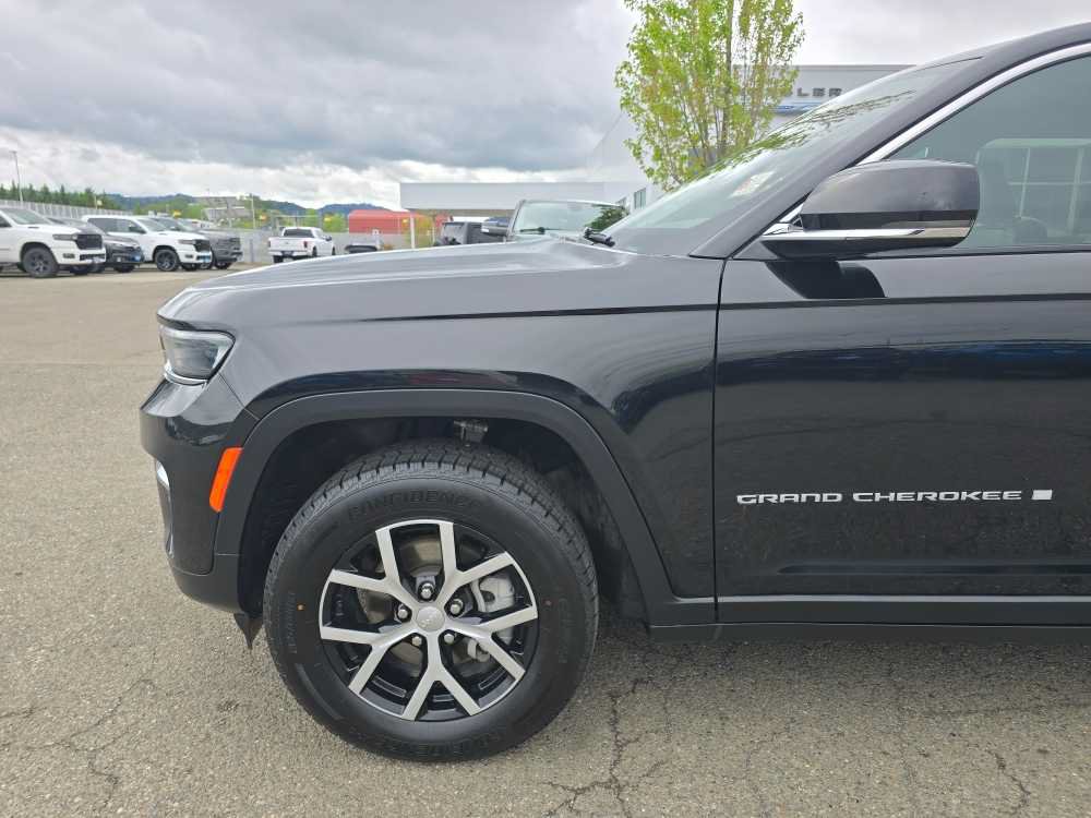 Used 2024 Jeep Grand Cherokee Limited AWD/4WD image 18