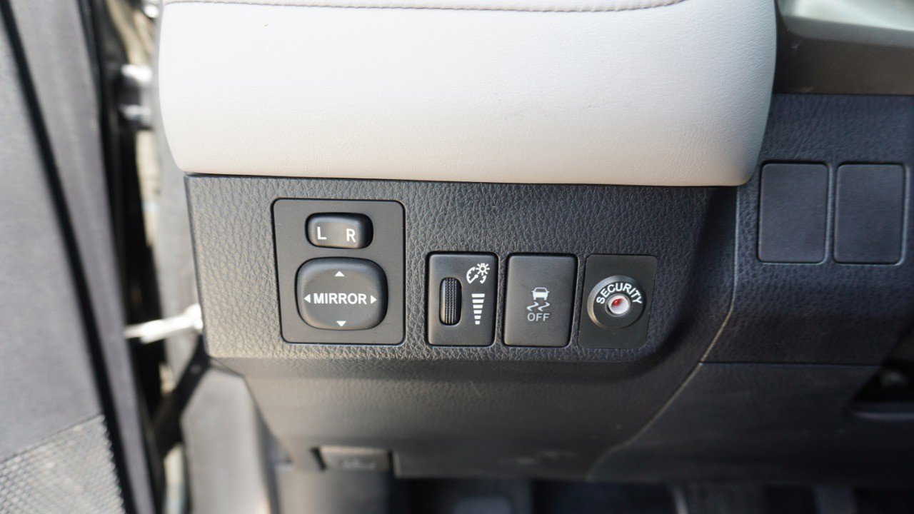 Used 2013 Toyota RAV4 XLE image 21