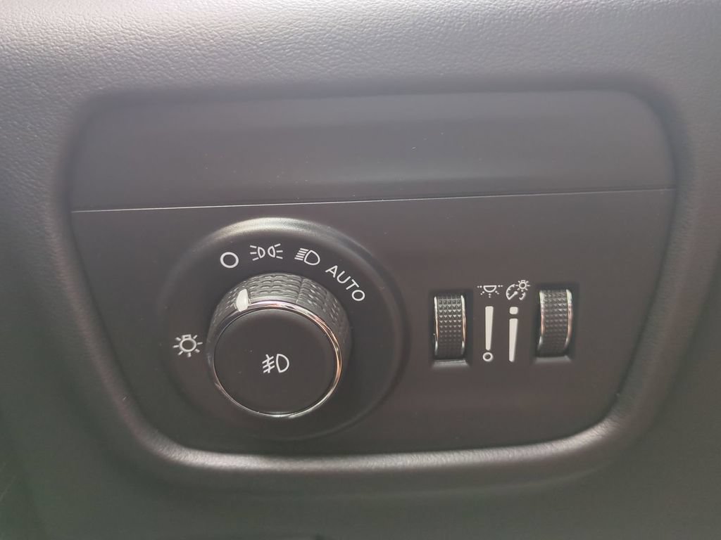 Used 2024 Jeep Grand Cherokee L Summit AWD/4WD image 33