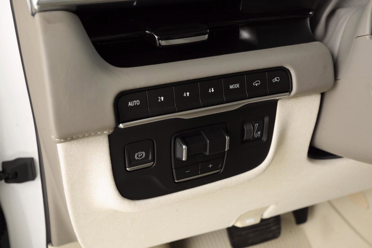 Used 2023 Cadillac Escalade Sport Platinum w/ LPO, ONYX Package AWD/4WD image 21