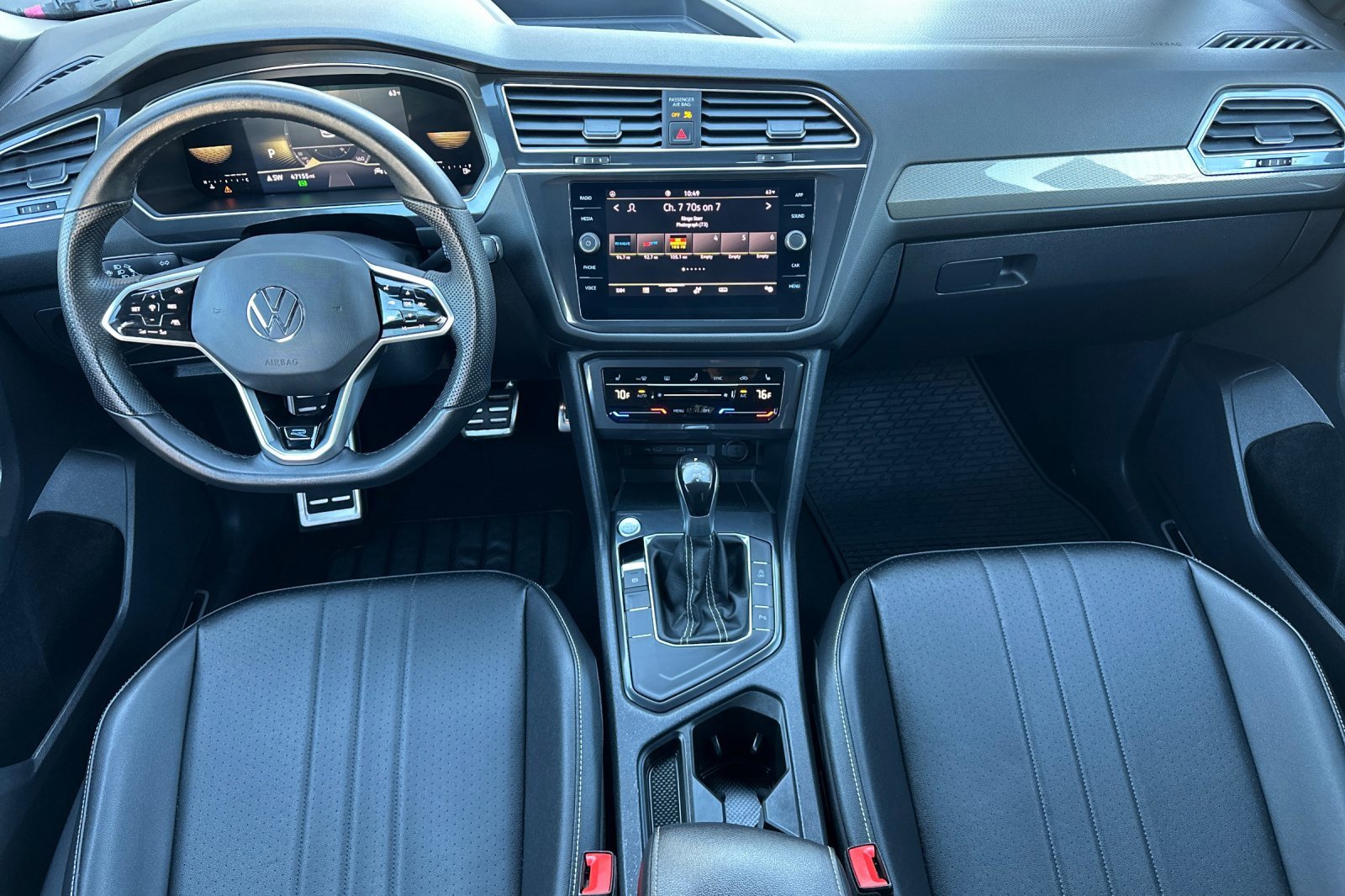 Certified 2022 Volkswagen Tiguan SE R-Line image 14