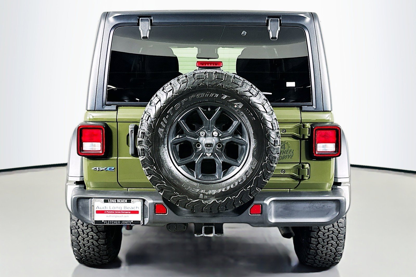 Used 2024 Jeep Wrangler Unlimited AWD/4WD image 3