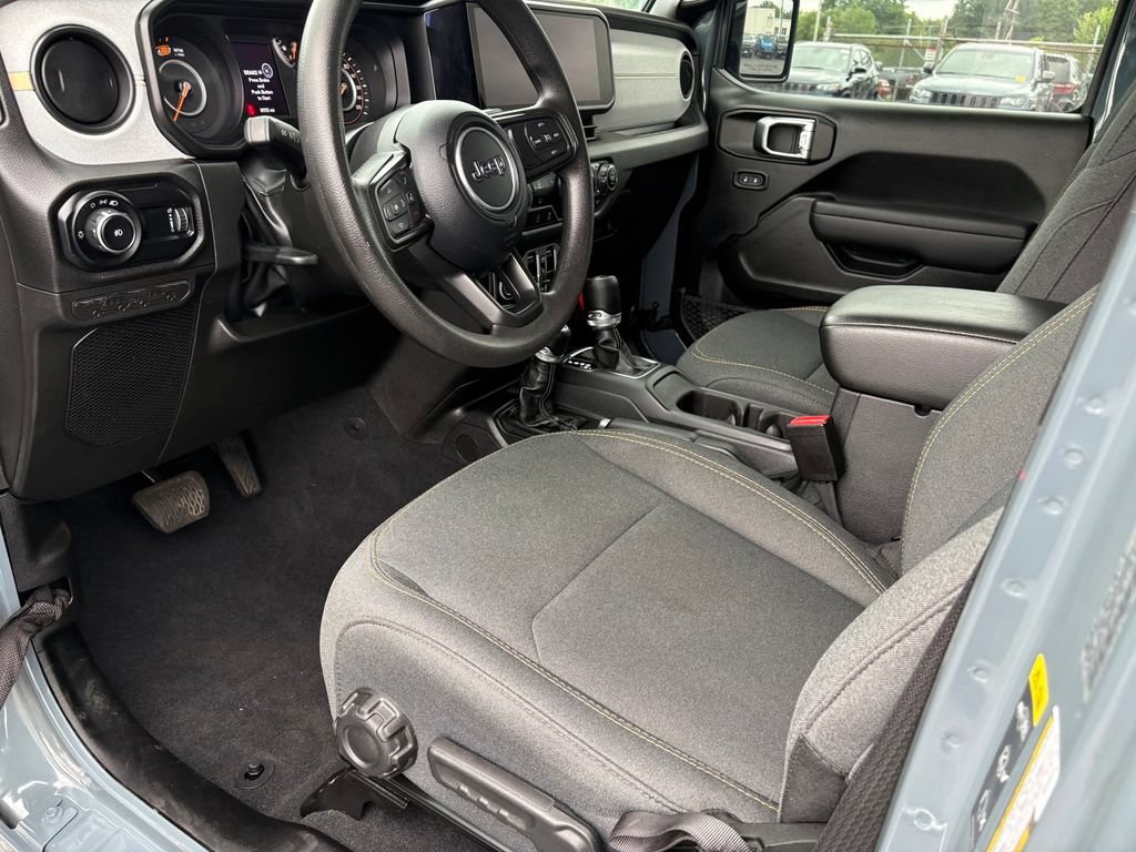 Used 2025 Jeep Wrangler Unlimited Sport AWD/4WD image 14