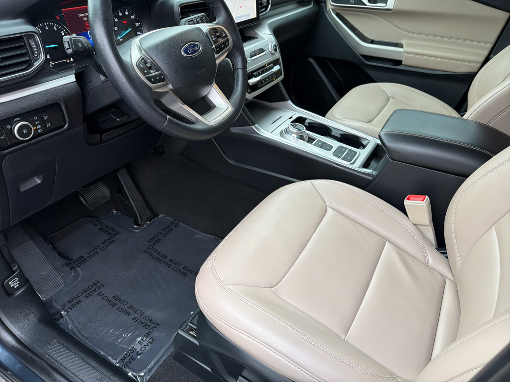 Used 2024 Ford Explorer XLT w/ Equipment Group 202A RWD image 16