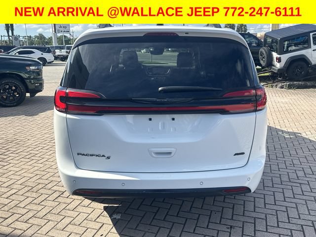 Used 2023 Chrysler Pacifica Touring-L w/ S Appearance Package AWD/4WD image 7